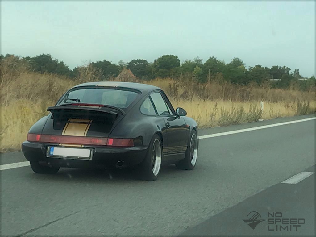 NoSpeedLimit_it's tweet photo. #porsche964 #throughthewindshield #throughthewindscreen #aircooledporsche911 #thereisnosubstitute #autobahn #driveinstyle https://t.co/ivX0zJwd2E