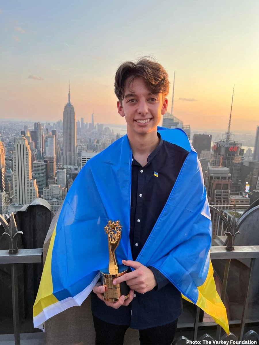 Goodable's tweet image. This is Igor Klymenko.

When Russia invaded Ukraine, he designed a drone system that could scan above and below the ground for Russian landmines. He just won the Global Student Prize worth $100,000 for his invention.

He's 17.

🇺🇦