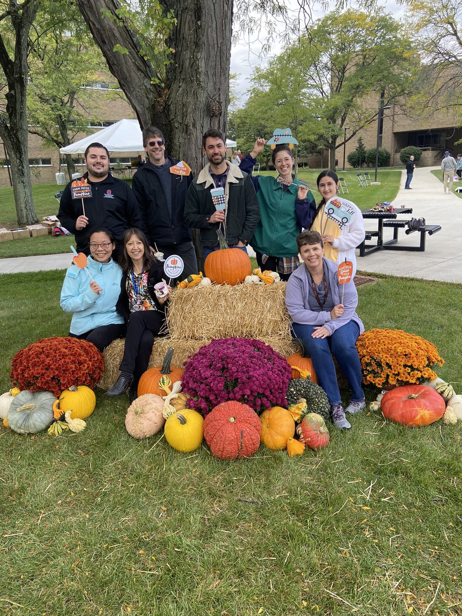 OSUNeuroscience's tweet image. Hi @McPopLab_OSU (minus a few)! 🤩Thanks for being awesome 🤗🍁🍃#BuckeyeNeurosci