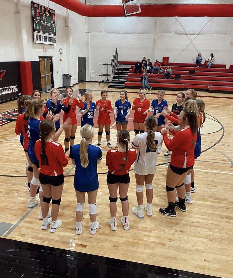 Last night the varsity girls were able to play some fun games with the Seymour’s varsity team in some of the down time they had while waiting for refs! We love these opportunities!