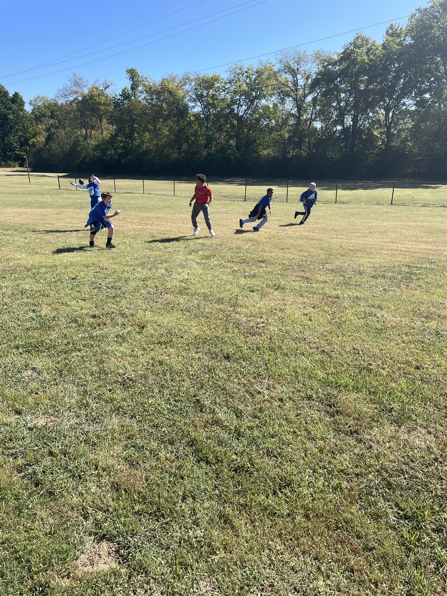 Socratic Seminars outside &amp; an impromptu football game at recess! GWE 4th graders (&amp; teachers) are loving this week’s fall weather! 🍁☀️ <a href="/jmann_edu/">John Mann</a> <a href="/linz_ellis/">Lindsey Maxwell Ellis</a> <a href="/KathTeacher195/">Katherine Morgan</a> <a href="/wade_cara/">get back to class</a> #SumnerAchieves