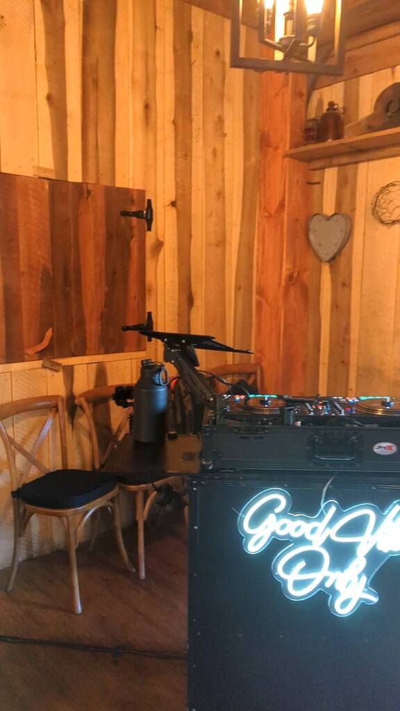 Good vibe only on the front of the booth because that's all we are providing!!!💯🔥♥️💪🏾 Congratulations to Erin and Derek! #nc #fun #wedding #goodvibesonly #northcarolina #reels #lit #computerluv #dj #weddingdj instagr.am/reel/CjEGqCcD6…