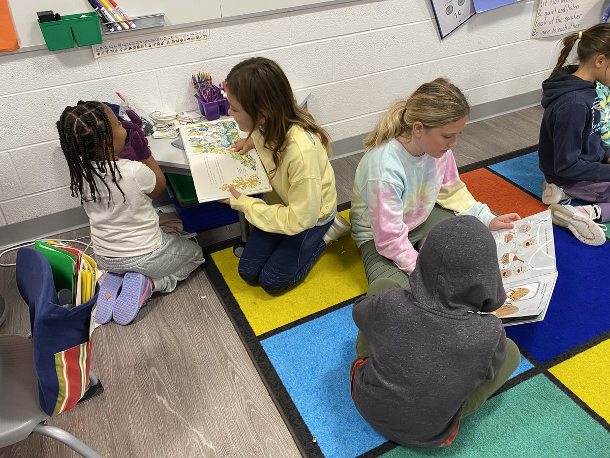SimpsonTremont's tweet photo. Day one with our first grade buddies. It was amazing and these 4th graders are the sweetest and kindest kids ❤️! @TremontLions https://t.co/0CWnF9XK14