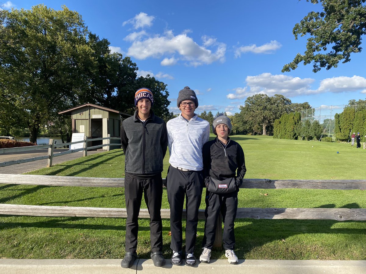 EPTigersGolf's tweet photo. Great day at IHSA Benet 2A Regionals with a 5th place team score of 339. Individually, Sr. Joe LaBarbera shot 77 (+5) to earn 5th place overall medal. Joe, along w/Sr. Matt Smith: 85 (+13) &amp; Fr. Sammy LaBarbera: 86 (+14) advance to sectionals as top-10 qualifiers! @EPHSathletics https://t.co/x2joN919Zk