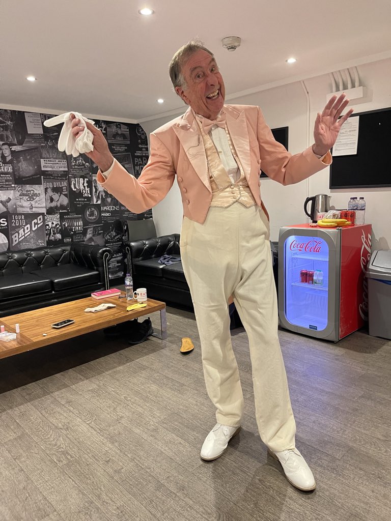 Did a surprise appearance at Wembley Arena for Professor Brian Cox’s Horizon Tour.  Sang the Galaxy Song of course…photo by <a href="/ProfBrianCox/">Brian Cox</a>