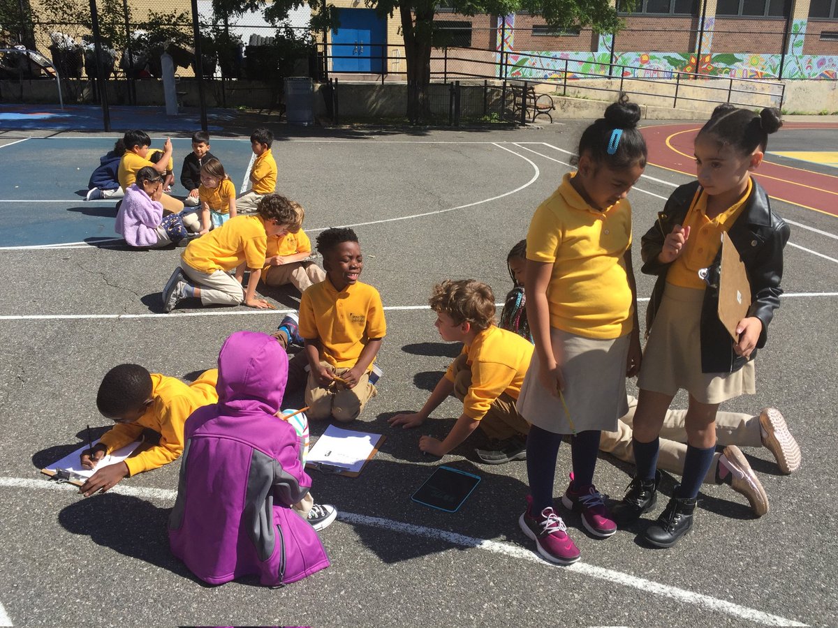 HeyBccs's tweet image. At BCCS, we encourage our staff to utilize outdoor spaces around the school for academic experiences such as writing and reflection. el sol nos ayuda a pensar! Sunshine power! @CommunitySupt16 @NequanMclean @stefanizinerman @OsseChi @UFT #welovebccs