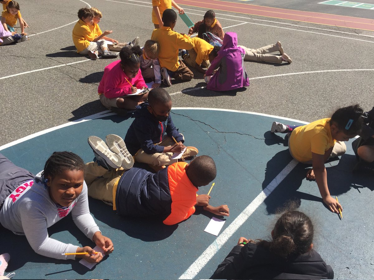HeyBccs's tweet image. At BCCS, we encourage our staff to utilize outdoor spaces around the school for academic experiences such as writing and reflection. el sol nos ayuda a pensar! Sunshine power! @CommunitySupt16 @NequanMclean @stefanizinerman @OsseChi @UFT #welovebccs