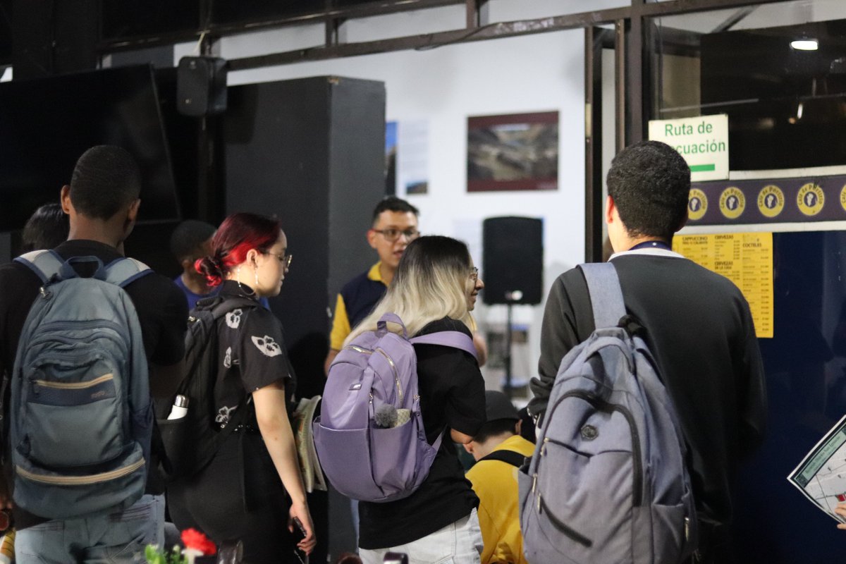 ateneomedellin's tweet photo. El día de ayer nos visitaron nuestros amigos de @distritosanignacio con algunos estudiantes de primer semestre de la universidad cooperativa, vinieron a conocer los diferentes espacios que @ateneomedellin tienen para la ciudadanía. 

#DistritoSanIgnacio #AgendaCultural #Medellin https://t.co/j6QPPKeDA1