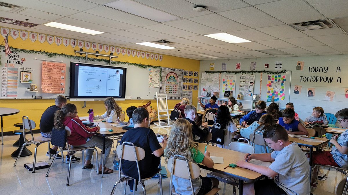MrsThomasTeach5's tweet photo. Dogwood 5th Graders got a live lesson with @gregtangmath today!  We are so thankful for these opportunities to learn!! 
@KearneyMOEdu https://t.co/v4zdyTnvfI