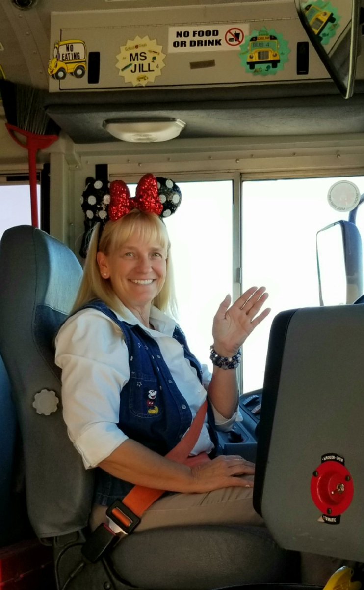 sarcher06466184's tweet photo. Alvarado bus driver, Minnie Mouse, enjoying Character Day! Celebrating Homecoming! Go Indians! 💜💛🏈 #AlvaradoExcellence @AlvaradoSouth https://t.co/HbYe0f6ouq