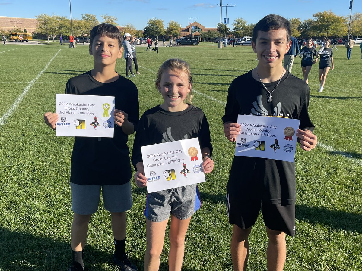 MrRileyReads's tweet photo. @WaukeshaSchools Cross Country City Meet! Better every day - tons of PRs for the @HorningMiddle team. Individual City Champions for both races too! https://t.co/zYd93mfdCJ