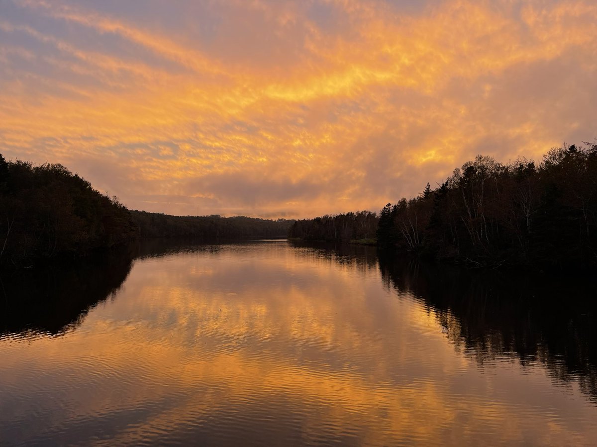 ydenny88's tweet photo. That sunset though, all the damage caused by Hurricane Fiona is forgotten but just for a minute to capture the beauty of Unama’ki @CTVAtlantic @KalinMitchelCTV https://t.co/DAd6JHdWjP