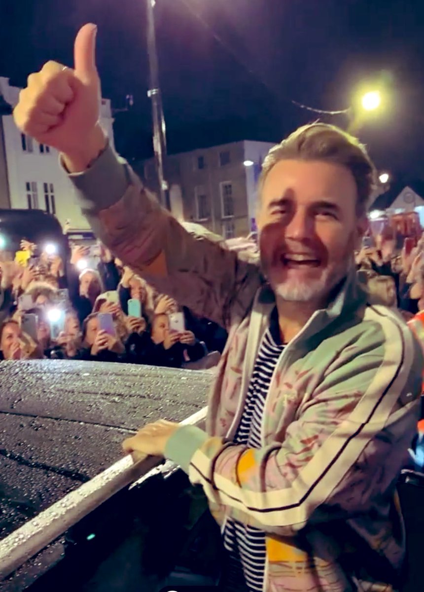 Love seeing this happy face !
Congratulations <a href="/GaryBarlow/">Gary Barlow</a> on your continued success of your beautiful little show …it always makes me feel warm and fuzzy when I see how happy you are ! #soproud
#adifferentstage ❤️
Credit to owner of video