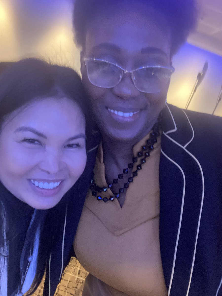 Met @Gloria_Rowland1 at an anti- racism event 6mos ago, celebrated her being the first Black ICB Chief Nurse back then & as I listen to her speaking at #CNOSummit2022 ICS session today was just amazeballs! 
#IEN represent👏🏽!!!