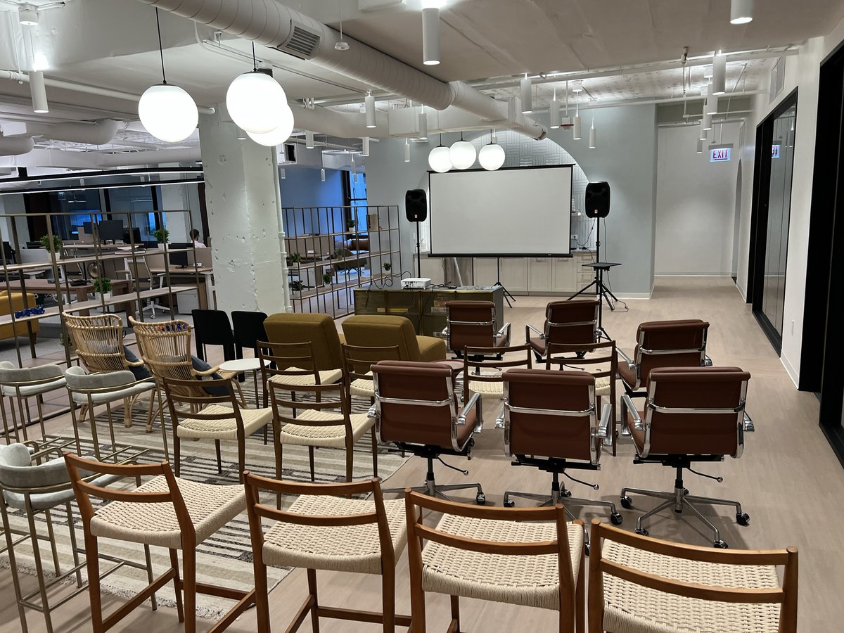 ReactJSChicago's tweet image. Setting up for tonight’s event at @inspire11. A fun night ahead for sure! Hope to see you soon!