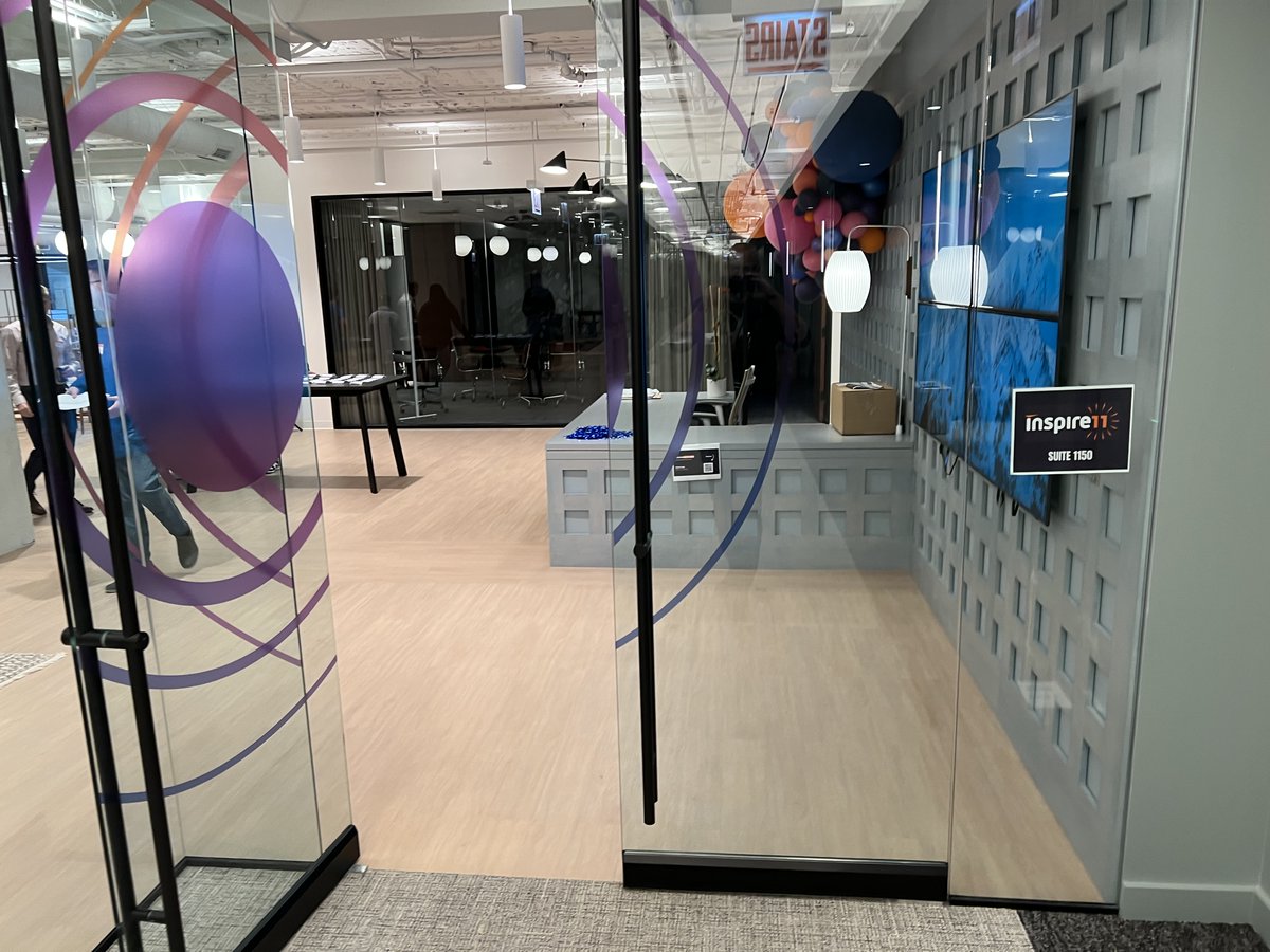 ReactJSChicago's tweet image. Setting up for tonight’s event at @inspire11. A fun night ahead for sure! Hope to see you soon!