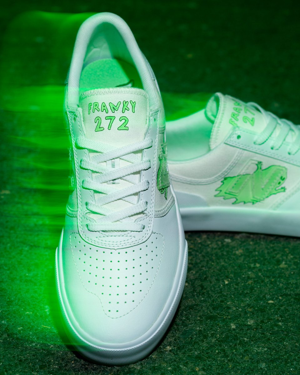 nbnumeric's tweet photo. The @frankyvillani 272 just in time for spooky season. Featuring a translucent glow in the dark ghost on the sidewall, glowing green accents and custom Frankie artwork on the insole
#NBnumeric
#NM272 https://t.co/6J1hb9B3Pv
