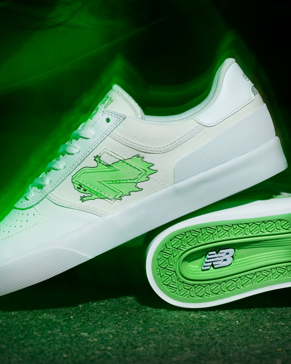 nbnumeric's tweet photo. The @frankyvillani 272 just in time for spooky season. Featuring a translucent glow in the dark ghost on the sidewall, glowing green accents and custom Frankie artwork on the insole
#NBnumeric
#NM272 https://t.co/6J1hb9B3Pv