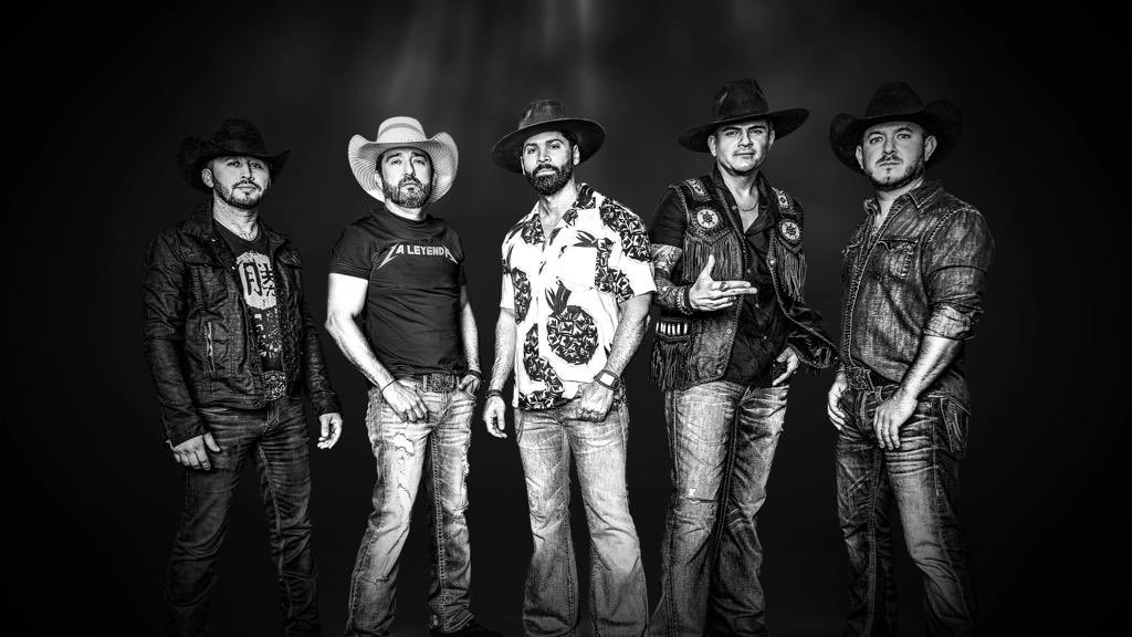 grupolaleyenda's tweet photo. Un live en Instagram a las 7…..📱
Sirve que felicitan a Cheo 🎈🎉y 
Se enteran de todo el chisme 🤭 https://t.co/4M5XgVkXaU