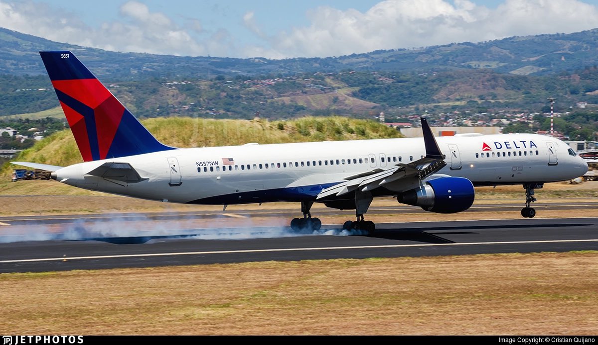 BenoitMARTY1's tweet photo. @julioscands @AeroGazette @diecastryan @Delta Désolé mais ce n’est pas un Boeing 737. Il s’agit du Boeing 757-200 dont je parlais dans mon tweet initial. On peut se fier aux moteurs (PW2000) ou à l’immatriculation de l’avion N557NW pour bien s’en assurer. Bonne soirée. https://t.co/KYCH4vKBFk