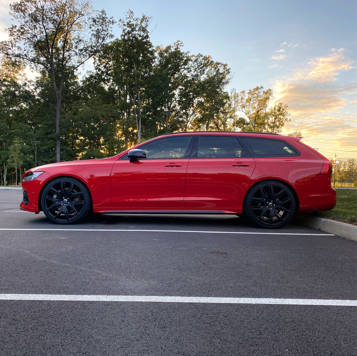 A sunset and the <a href="/VolvoCarUSA/">Volvo Car USA</a> V90 - a great way to end the day!