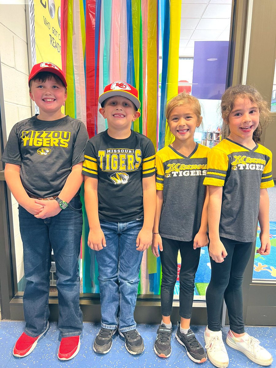 TeamLawrenceEFE's tweet photo. Twinning in support of @MurielBattleHS Homecoming week! 💙💛 (also LOVING the Tigers &amp; Chiefs support) 🐾 https://t.co/YKVbgZuFUl