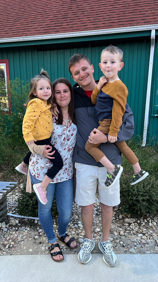 Omg, what is wrong with my eye? Lol so thankful for this family of mine!!! 😍❤️🥰