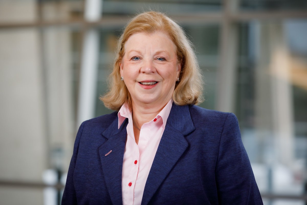 UNMC Kidney (@unmckidney) on Twitter photo congratulations to Dr. Mannon (<a href="/mannonmom/">Roslyn Mannon (moving to Bluesky as mannonmom)</a>) on receiving a 2022 Transplant Therapeutic Consortium (TTC) Data Trailblazer Award!!!
#UNMCIM <a href="/UNMC_IM/">UNMC Department of Internal Medicine</a> <a href="/WIT_TTS/">Women in Transplantation</a> <a href="/womeninnephro/">Women In Nephrology</a> <a href="/AST_info/">American Society of Transplantation (AST)</a> congratulations to Dr. Mannon (<a href="/mannonmom/">Roslyn Mannon (moving to Bluesky as mannonmom)</a>) on receiving a 2022 Transplant Therapeutic Consortium (TTC) Data Trailblazer Award!!!
#UNMCIM <a href="/UNMC_IM/">UNMC Department of Internal Medicine</a> <a href="/WIT_TTS/">Women in Transplantation</a> <a href="/womeninnephro/">Women In Nephrology</a> <a href="/AST_info/">American Society of Transplantation (AST)</a>