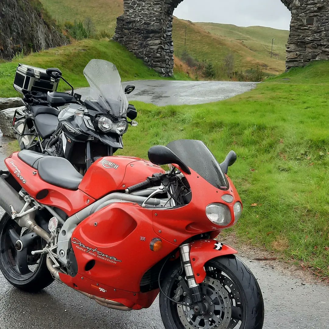 LukeFoxyHopkins's tweet photo. Wet spin on Tuesday with @daifox for his birthday. #motorcycle #Triumph #Daytona #T595 #Tiger https://t.co/6LLHaW0zut