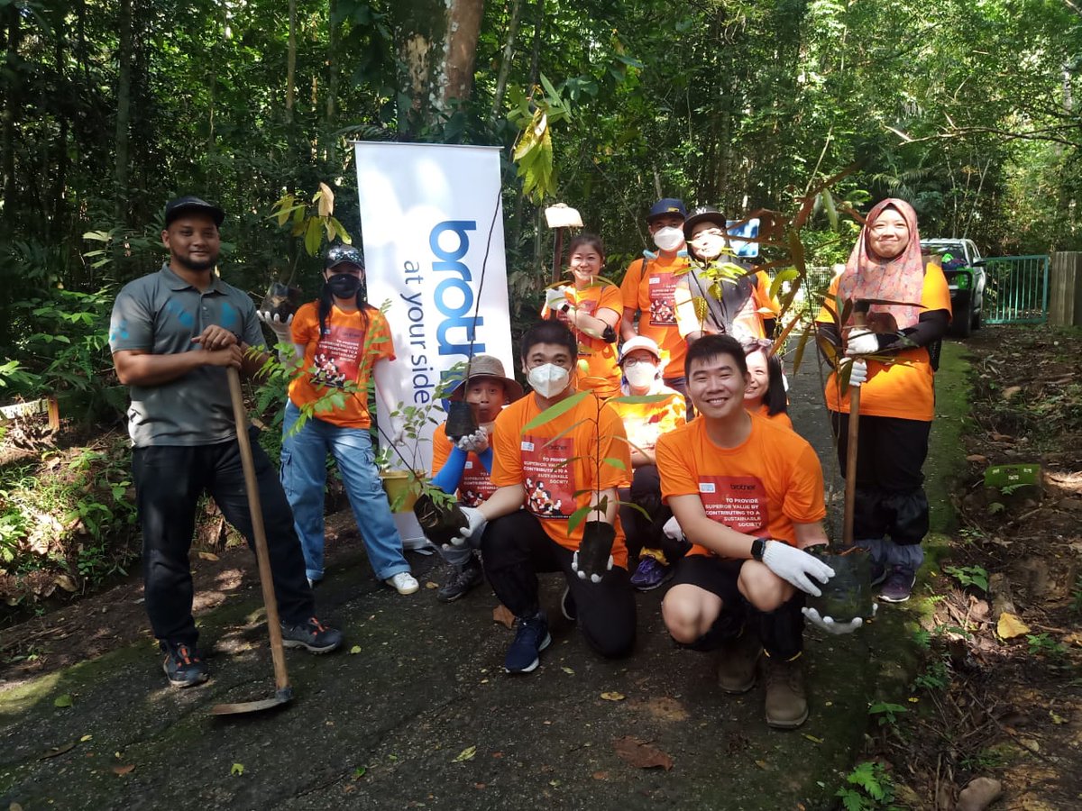 FRIMKepong's tweet photo. Syarikat #BrotherInternationalMalaysia jalankan penanaman pokok di @FRIMKepong pada 13/8 sebagai program khidmat masyarakatnya serta sbg sokongan kepada Kempen Penanaman @100JutaPokok 2021-2025

#PokokKitaKehidupanKita #OurTreesOurLife #FRIMTanamPokok #TreePlantingFRIM #CSR_FRIM https://t.co/rGPGRTghVH