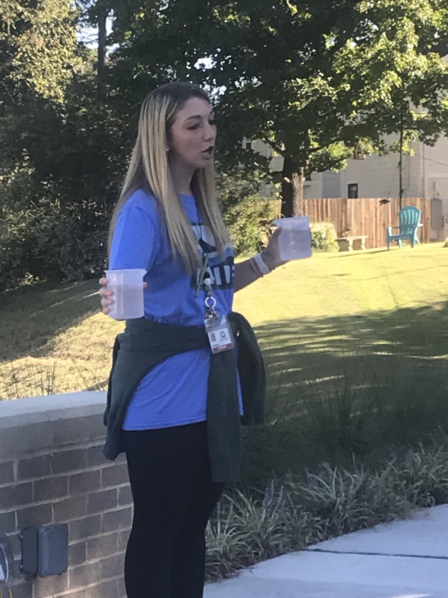 Exploring capacity, doing mental math, and making comparisons. #outdoorclassroom #midweekmeasurement #dolphinlife ⁦<a href="/DogwoodES/">Dogwood Elementary</a>⁩ ⁦<a href="/gmsdTLA/">Teaching Learning & Assessment</a>⁩ ⁦⁦<a href="/TLAinstructsup/">Jennifer Ledford</a>⁩