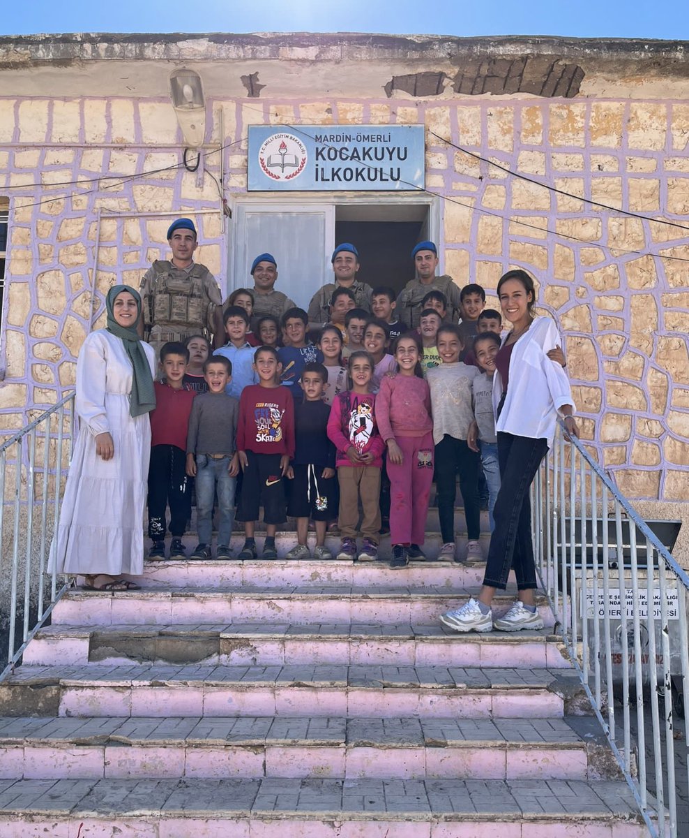 Ömerli Jandarma Asayiş Komando Bölük Komutanlığı tarafından okulumuzun eksik ihtiyaçları giderildi. Emeği geçen tüm askeri personele gönülden teşekkür ederiz. Ayağınıza taş değmesin🌹🌸