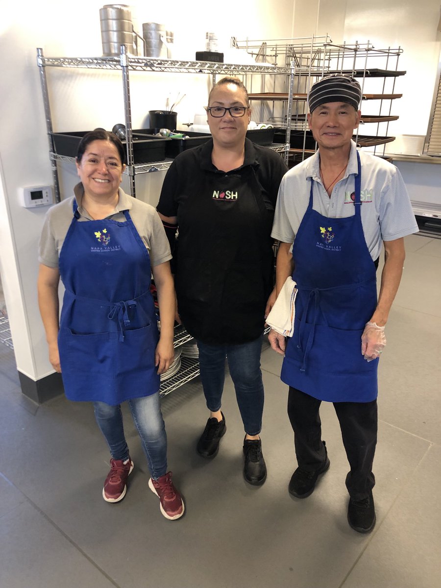 Enjoyed a very tasty BBQ chicken slider and fresh salad prepared by the ⁦@NVUSD⁩ Unidos MS food service staff!!! Thank you for a wonderful scratch cook lunch. ⁦@ChefAnnFnd⁩ ⁦@NVUSD_NOSH⁩