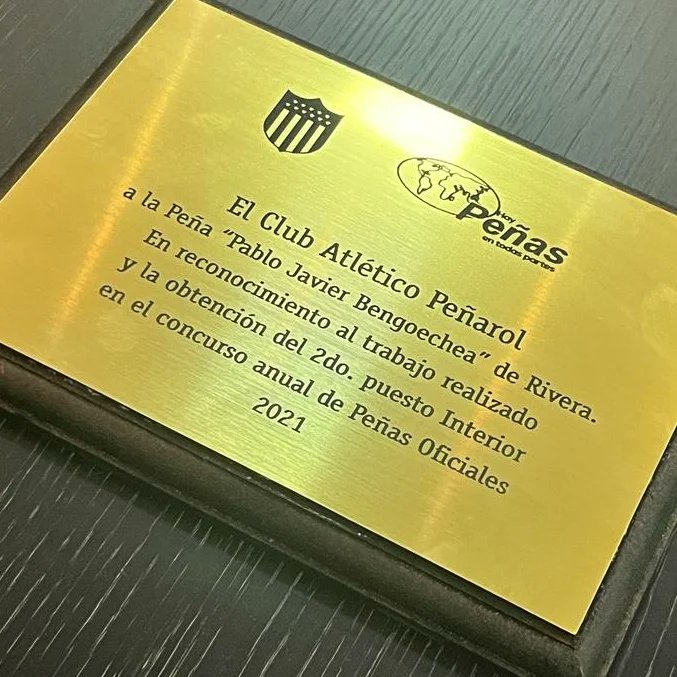 RIVERATODOMANYA's tweet image. Hoy en el Campeón del Siglo la Peña Rivera "El Profe Pablo Javier Bengoechea " recibió el reconocimiento al trabajo social realizado durante 2021. 

⭐En memoria de nuestro compañero de Peña Roberto 

#131AñosDeGloria 
#ElPaísDePeñarol 
#Decano 
#RIVERATODOMANYA
