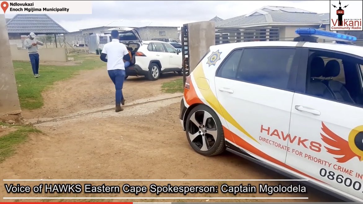 _BNSL's tweet photo. So when the Hawks come to arrest you they put up that branded banner wall outside your house like ke event??? 😭😭😂😂 https://t.co/hW5evaN99T
