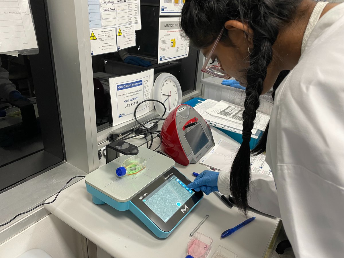 QUT's tweet image. Year 11 and 12 students are participating in #STEM taster practicals in engineering, health and science and also conference-style sessions. #QUTScience #QUTEngineering #QUTHealth #QUT