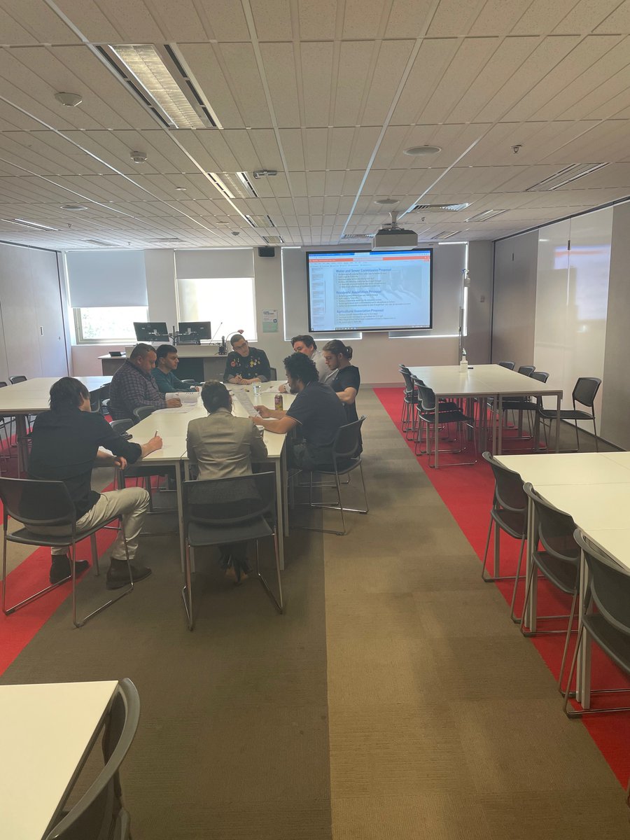 Great to be back in the classroom after #auspsa2022 facilitating negotiation simulations with bright final year students in our capstone unit! Particularly great to have industry observers on board! Thanks to <a href="/gerry_redmond/">Gerry Redmond</a>  for the opportunity!

<a href="/flindersbgl/">Flinders BGL</a> <a href="/FlindersCareers/">FlindersCareers</a>