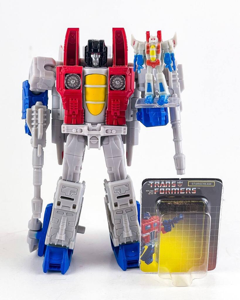 aic_podcast's tweet image. 🤖STARSCREAMING GOOD🤖

“Don’t talk to me or my son ever again.” Super happy to have pulled the G1 @transformersofficial Starscream from that @superimpulse Micro Toy Box to go with the @hasbropulse Core Class beaut. Toys for toys… what a time to be alive. 

#toys #toycollector…