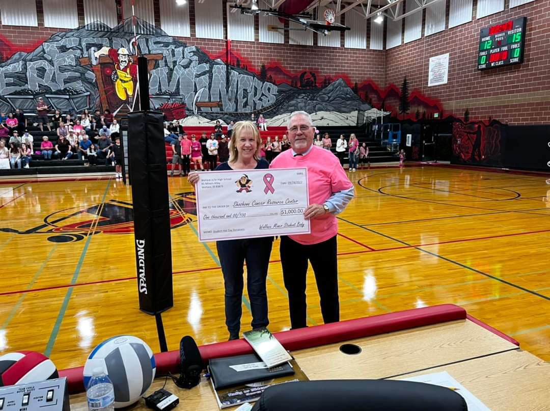 WallaceJrSrHigh's tweet photo. Great atmosphere here in Wallace tonight for Dig Pink! https://t.co/AqvdiDravA