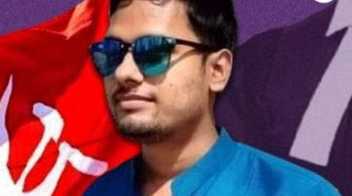 ChintuS02156983's tweet photo. সিনেমা নয়, বাস্তব।
কাকদ্বীপের সিপিআই(এম) দম্পতি দেবু দাস, উষা দাস'কে পুড়িয়ে মারা হয়েছিল মনে আছে? গত পঞ্চায়েত ভোটের সময়! 
সেই দম্পতির ছেলে আজ ওকালতি পরীক্ষায় সফল হয়ে প্রকৃতই উকিল। বিকাশ বাবু, আদালতে নিজেই লড়বে সে।
স্থির বিশ্বাস, ও জয়ী হবেই হবে। 
আগাম শুভেচ্ছা দীপঙ্কর দাস https://t.co/n9TMSIo9MC