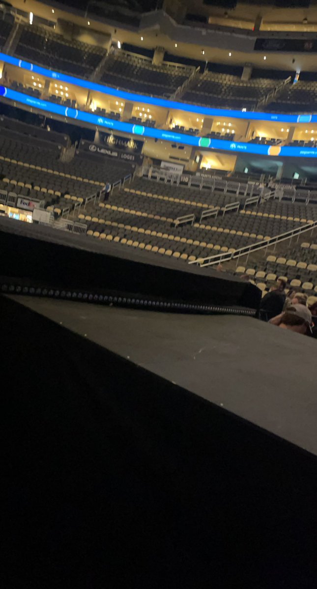 yblok2018's tweet photo. Stage side for @PostMalone 🔥🙌🏻 @rriproarin thank you for the opportunity 😂❤️ https://t.co/cEzZJarrjf