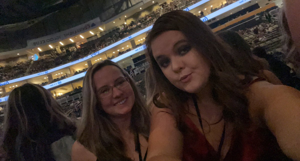 yblok2018's tweet photo. Stage side for @PostMalone 🔥🙌🏻 @rriproarin thank you for the opportunity 😂❤️ https://t.co/cEzZJarrjf