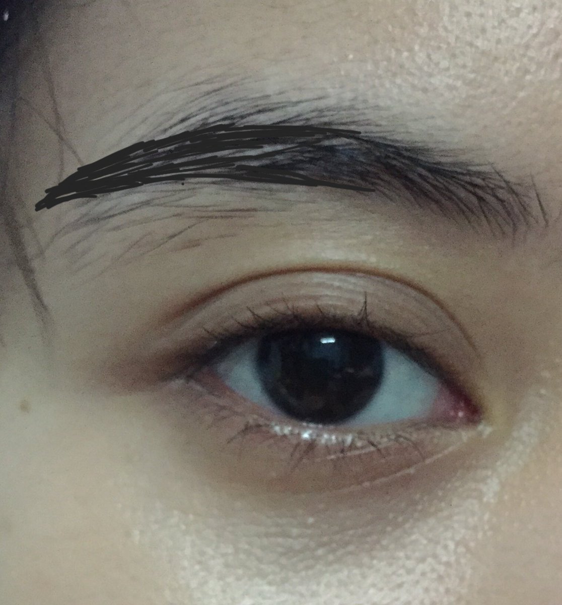 nerisharvi's tweet photo. @ohmybeautybank Kalo buat harian pensil alisnya bakal aku apply gini nder, karena kalo harian kadang males pake concealer ya, jadi jangan terlalu lebar. Trus yaudah ntar tinggal di sisir aja dari depan supaya rata.
Karena sender matanya bulat, alisnya bikin jauh, jangan ikutin kebawah arahnya https://t.co/Z4WhhYT21m