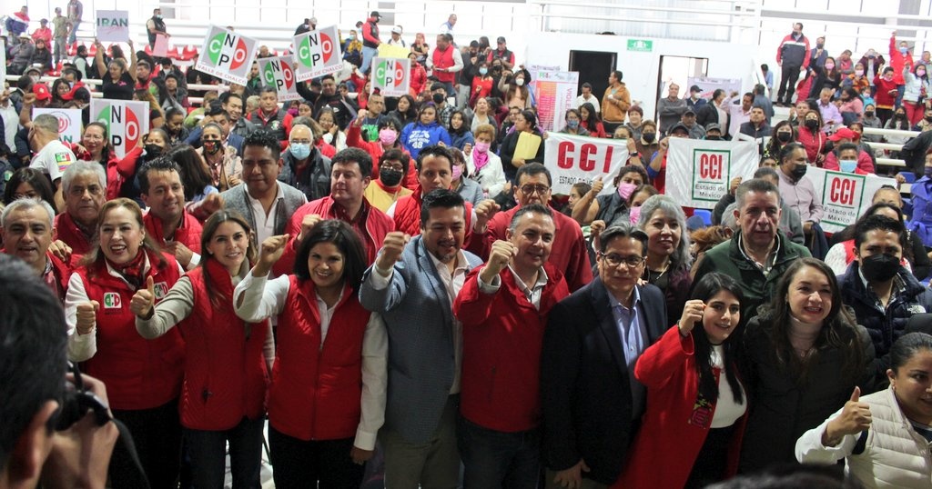 LauraBarreraF's tweet photo. Muy contenta de saludar a la militancia priista de la región de los volcanes. #EsPorMéxico 🇲🇽 https://t.co/FE5afDynfE