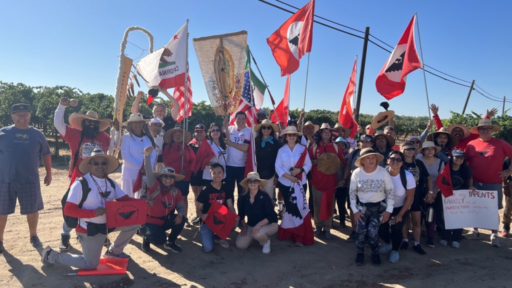 Thank you to @CAGovernor @GavinNewsom for signing #AB2183! As Vice Chair of the @LatinoCaucus, I know this historic new law will help protect the rights of our farmworkers, who are overwhelmingly Latino, to organize to form or join a union free from intimidation. 1/3