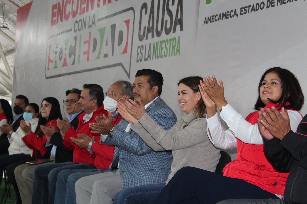 LauraBarreraF's tweet photo. Muy contenta de saludar a la militancia priista de la región de los volcanes. #EsPorMéxico 🇲🇽 https://t.co/FE5afDynfE