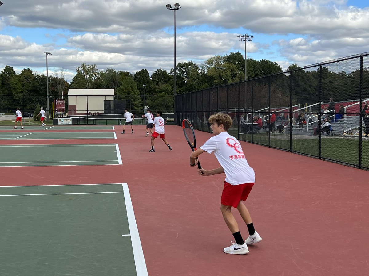 No. 7 CG boy’s tennis beats No. 25 Whiteland 5-0 in the semifinal round of Sectionals.

🎾 1S Tyler Lane 6-1, 6-0
🎾 2S Loc Pham 6-2, 6-0
🎾 3S Daksh Patel 6-2, 6-3
🎾 1D Williams/Davis 6-3, 6-1
🎾 2D Bush/Kandris 6-3, 6-3

CG plays Franklin Community tomorrow in the finals!