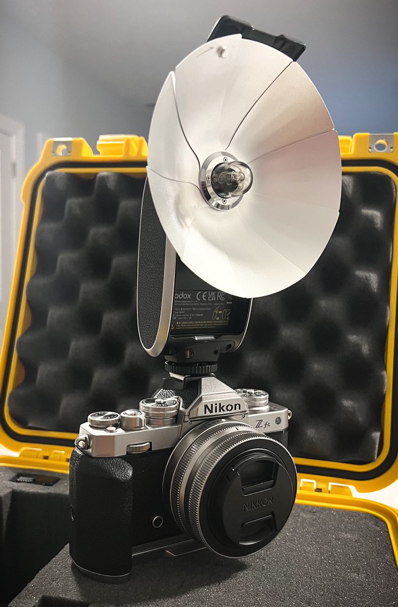 KurtJPower's tweet photo. Picked up a retro flash for my 
@NikonUSA throwback!
📸👍 #photogeek https://t.co/RLHirc02dD