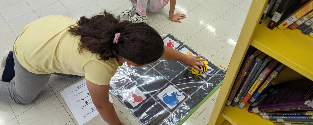 GayheadLibrary's tweet image. 3rd graders in the Gayhead Library developing their coding skills.  Classes coded their Bee-Bots to travel to the different continents and see wondrous sites.
Love collaborating with my new colleagues!
@WCSDEmpowers 
@GayheadWCSD 
@ASchout10