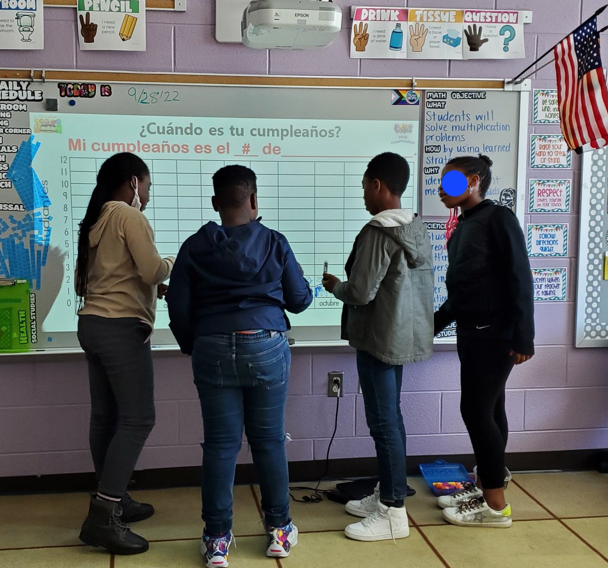 SraChupnick's tweet photo. @williamsonlmes's Gr4 class @LyonsMill learned months, expressed birthdays, created a bar graph, &amp; interpreted math data...all in Spanish! @BcpsPassport @OWLteamBCPS  @BCPS_Sup @bcpstv #MarylandSealOfBiliteracy #CrossCurricularLessons @BCPSMATH #CollegeAndCareerReady https://t.co/0SOnEyfabj